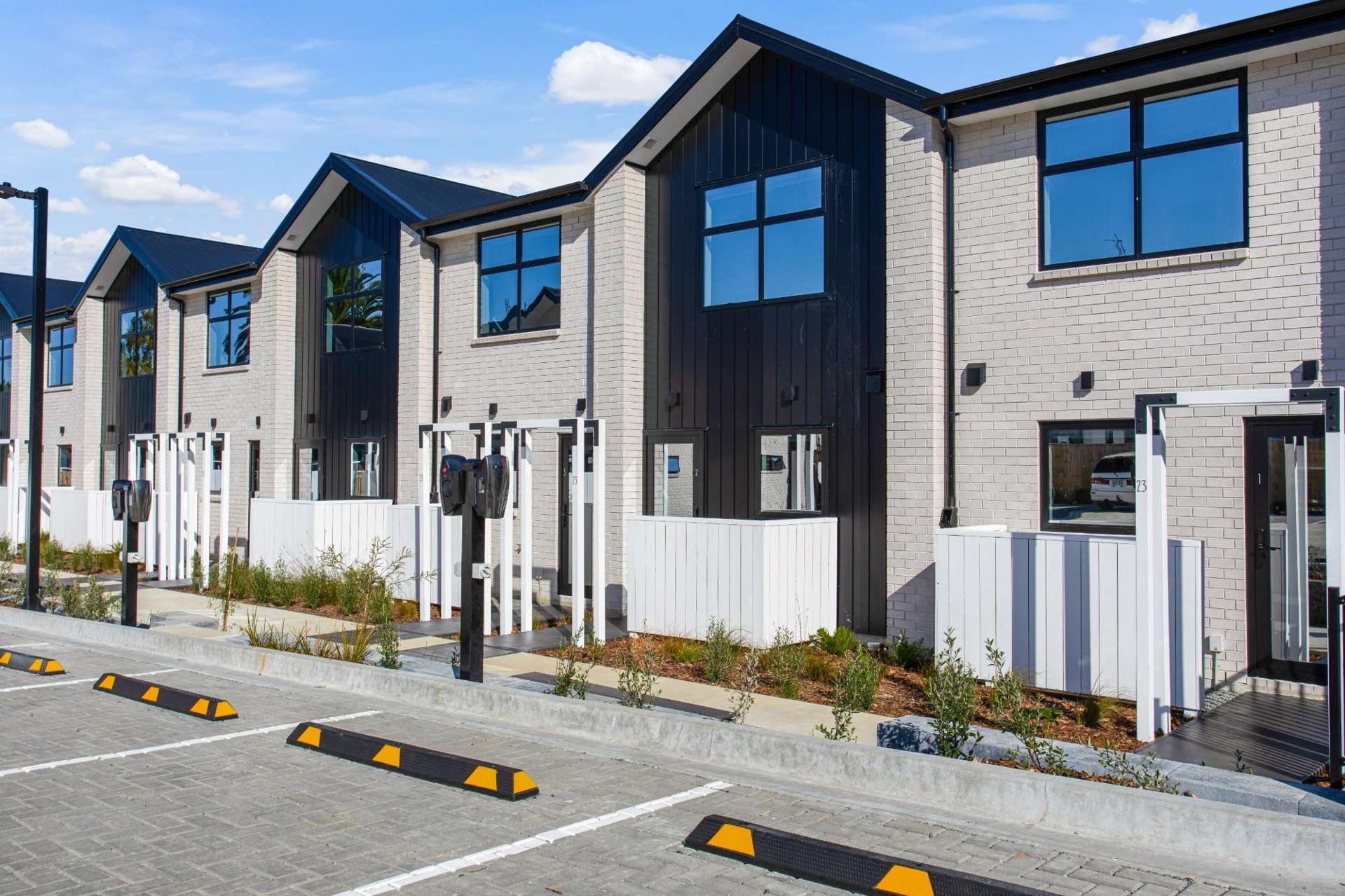 2/23 Awaroa Road Sunnyvale_0