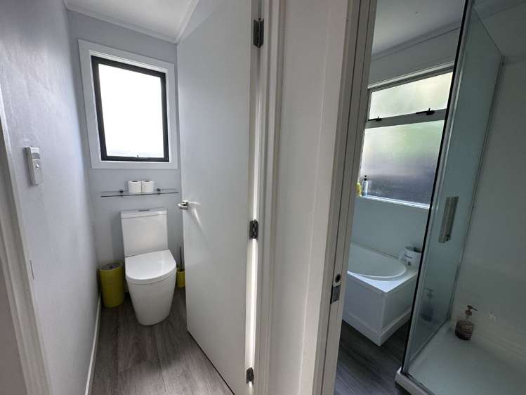 125 Solar Road Glen Eden_13