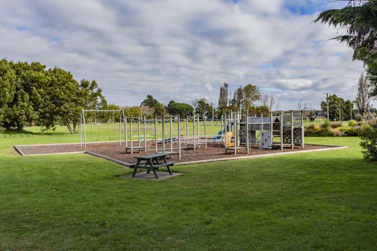 45 Batten Grove The Pines Beach_13