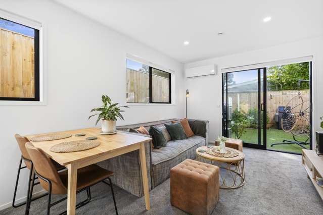 Stylish End-Townhouse with Parkside Perks