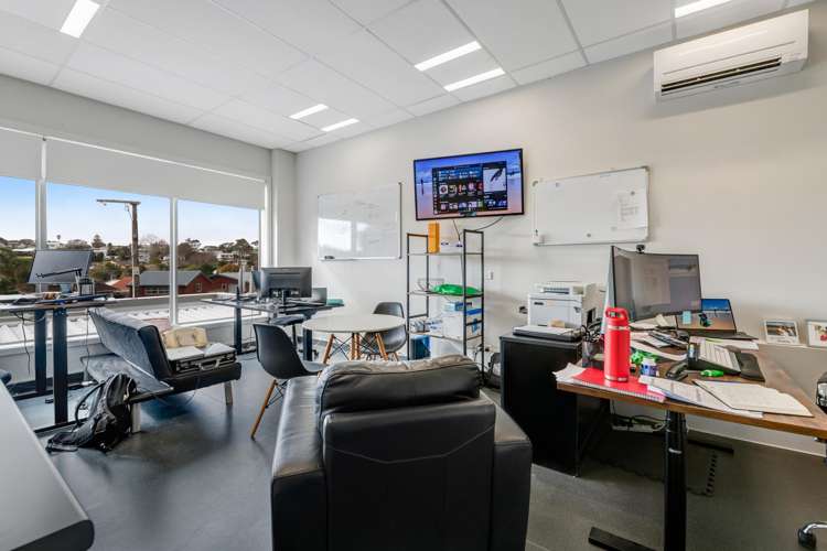 C/938 Whangaparaoa Road Manly_2