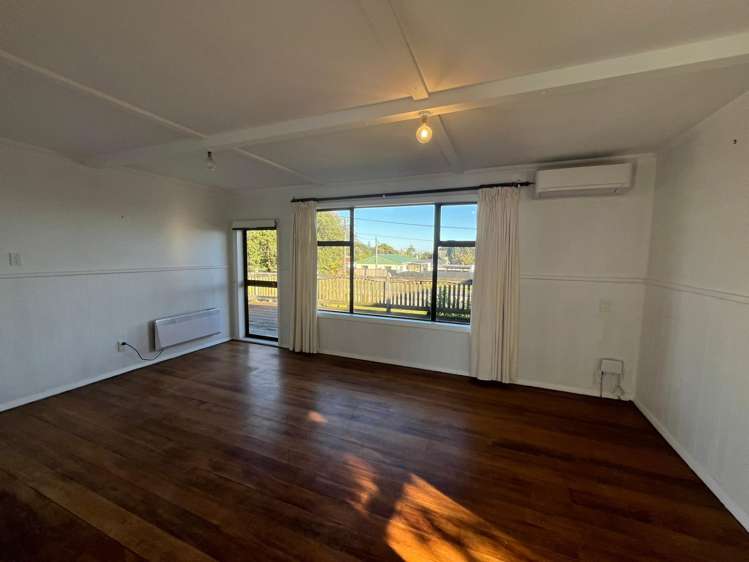 22 Mahoe Street Ōtaki Beach_12
