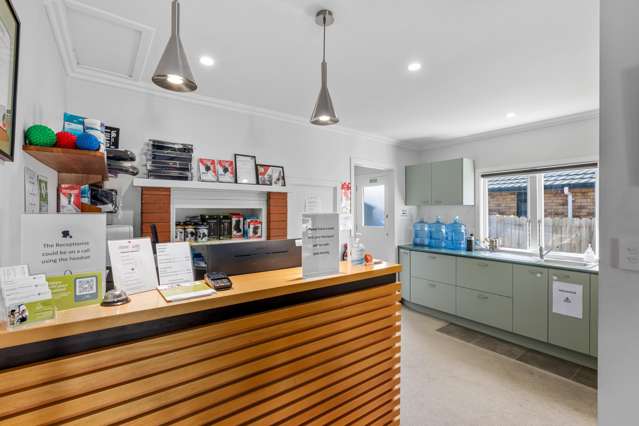 28 Centreway Road Orewa_4