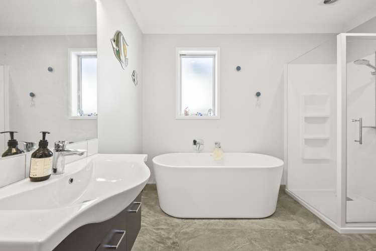 11 Laurie Street Red Beach_13