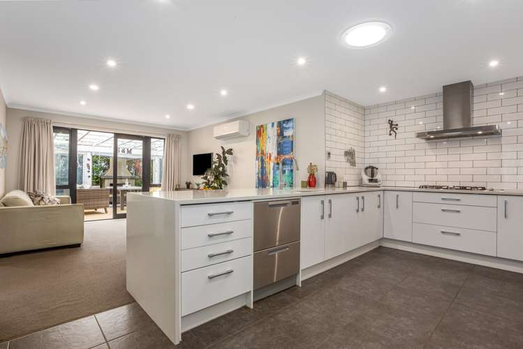 15 Ashwood Street Woodridge_12