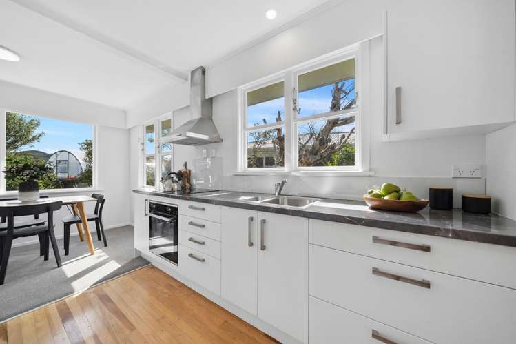 39 Lynda Avenue Paparangi_3