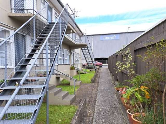 One bed Unit in the Upper Hutt CBD