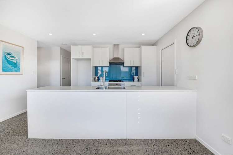 8a Beach Road Manly_9