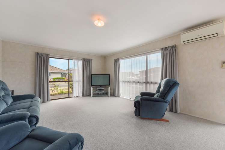 1/12 Stead Crescent Stoke_11