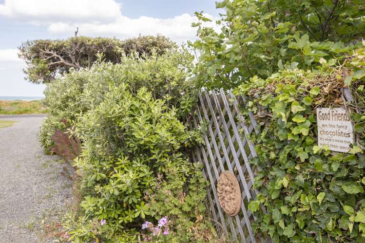 6 Sandy Bay Drive Mataikona_16