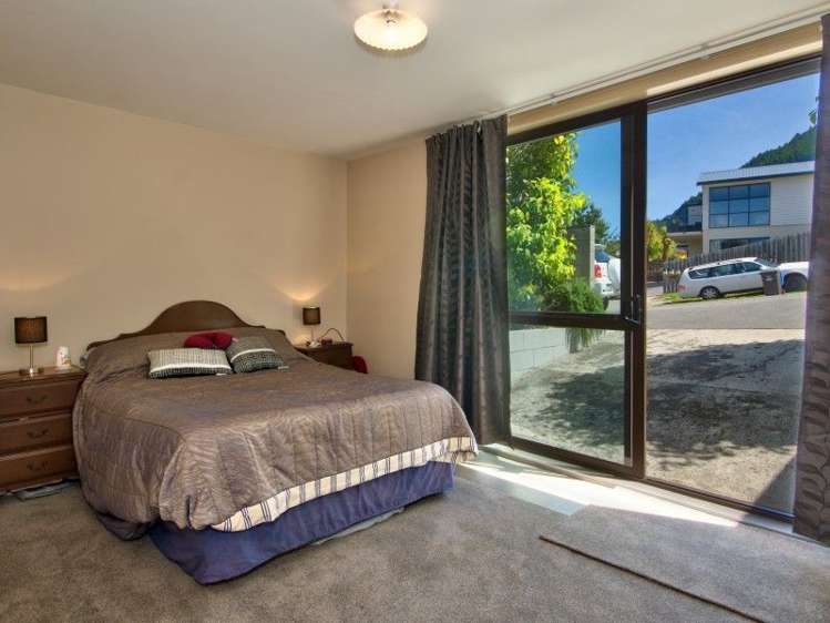 7 Greenstone Place Fernhill/Sunshine Bay_14