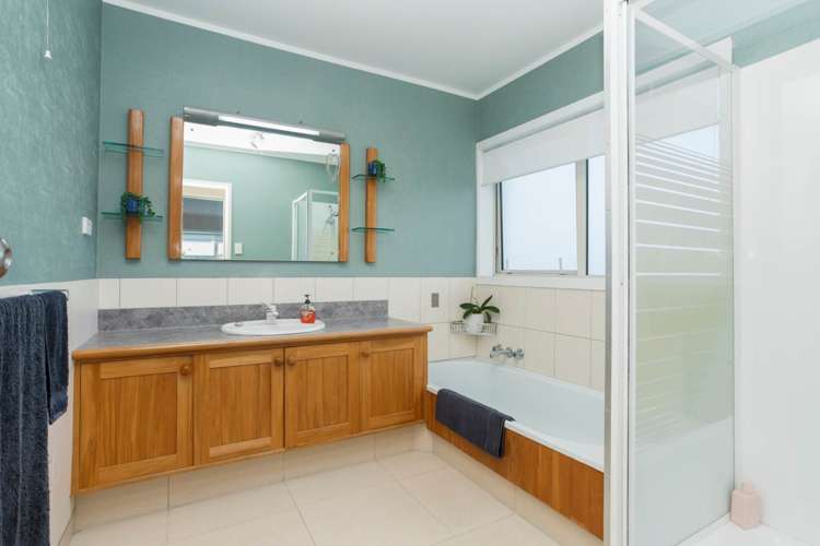 2/15 The Esplanade Eastern Beach_19