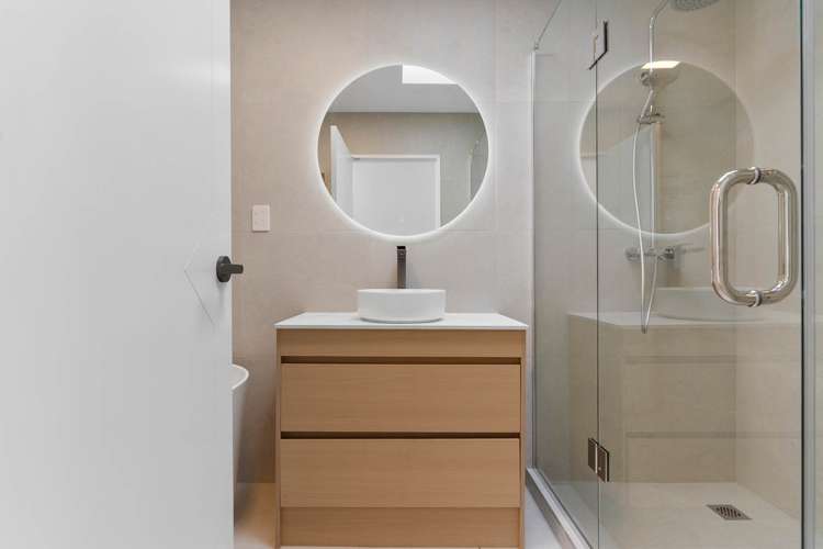 23 Karaka Village Parade Karaka_18