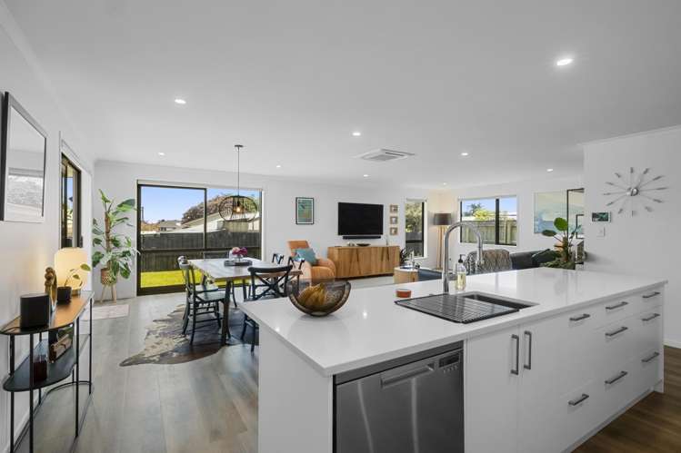 18 Piharau Crescent Hurdon_10