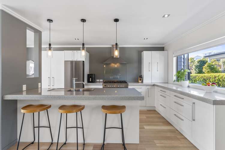 18 Coprosma Crescent Waipahihi_3