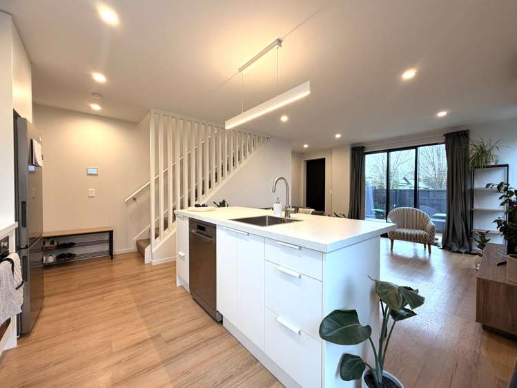 2/78 Wildberry Street Woolston_3