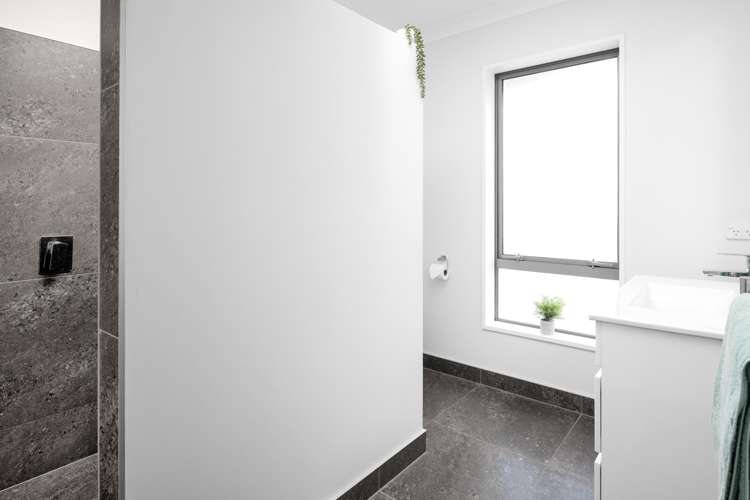 25 Birchwood Avenue Burleigh_11