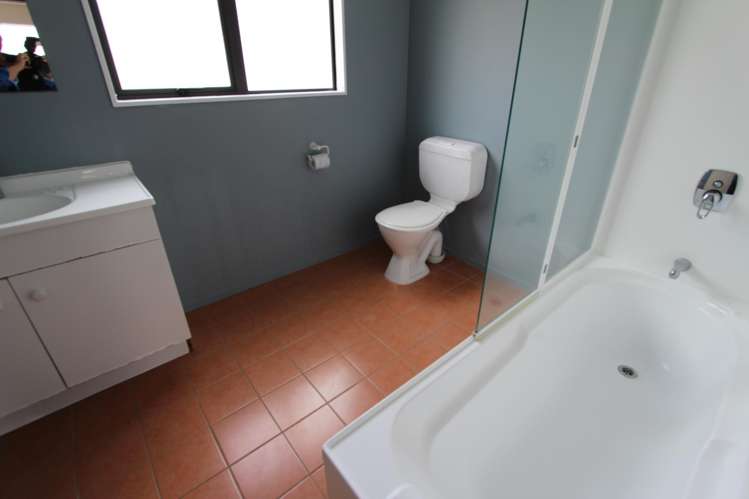 2/16 Yang Place Papakura_6