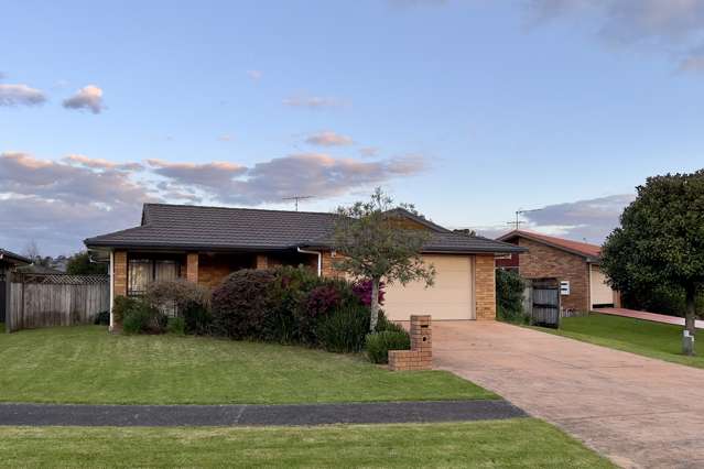 Huge 4-bedroom home in Botany Town