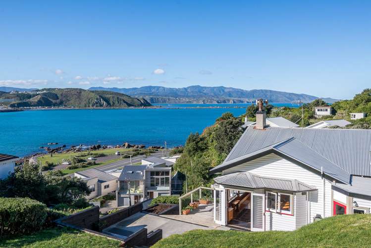 10 Hungerford Road Lyall Bay_0