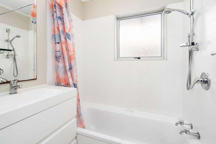 11b Robin Hood Place Onerahi_11