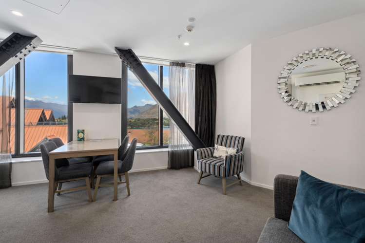 205 (Door 206) Ramada Hotel, 18 Frankton Road Queenstown_7