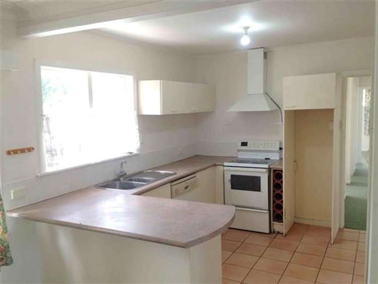 1/27 Castaing Crescent Te Atatu South_3