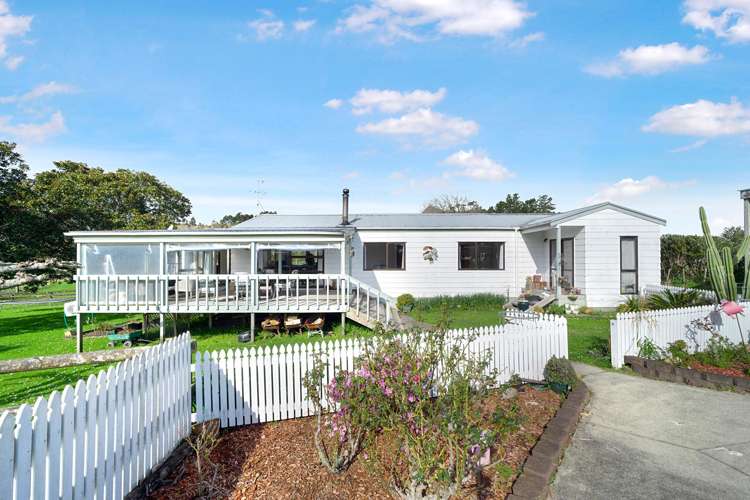 182 Boord Crescent Kumeu_0