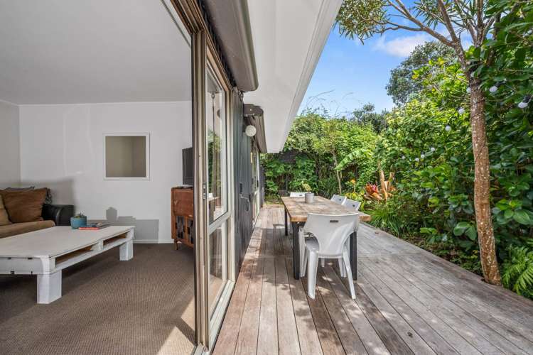 2/5 Hanlon Crescent Narrow Neck_5