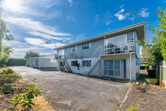 Fully tenanted multi-unit block!