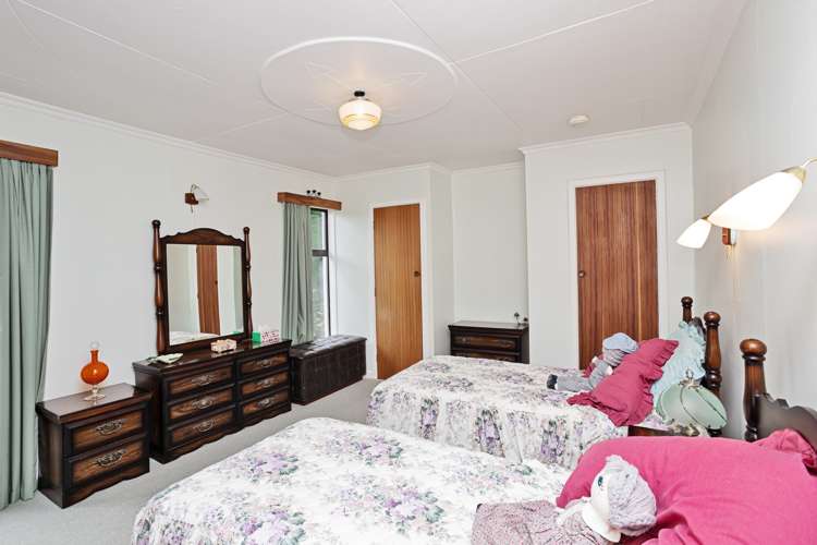 18 Black Road Otatara_15