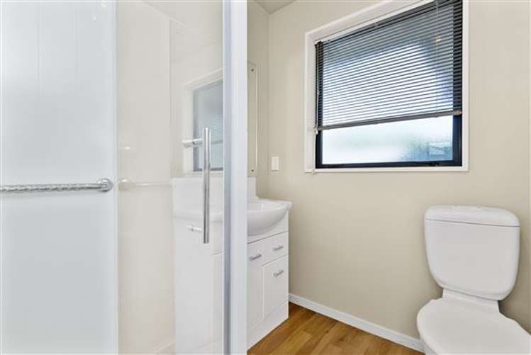 4 Cris Lodge Courts Hornby_10