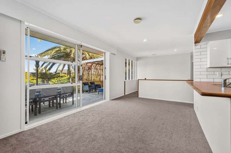 2/18A Robson Street Mt Roskill_12
