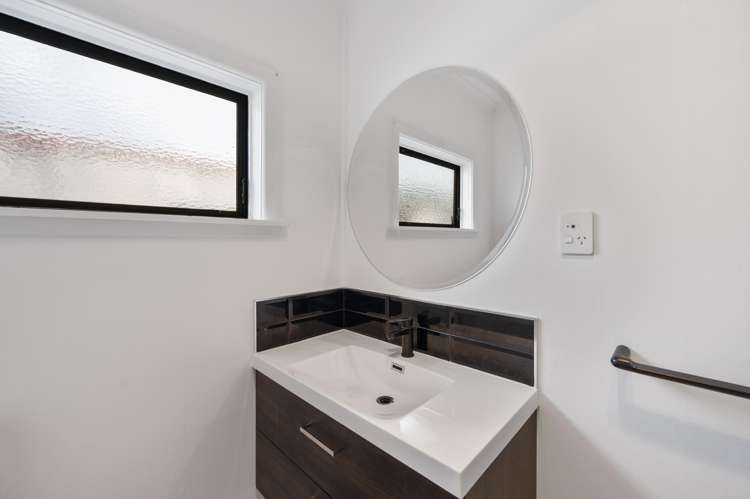 42 Alamein Crescent Onekawa_5