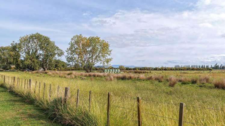 33 and 92 Back Miranda Road Waitakaruru_7