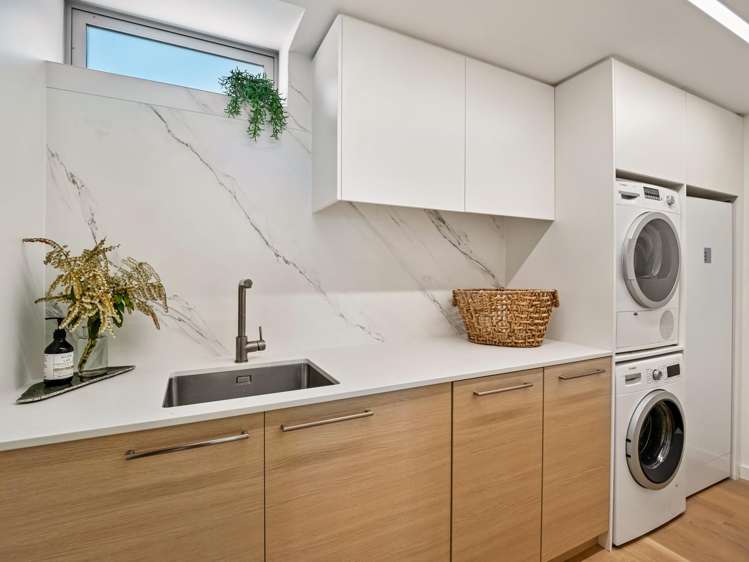 7 Surf Road Mt Maunganui_34