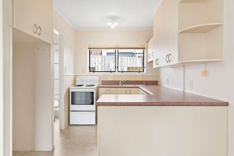 2/1 Flagstaff Place Massey_7