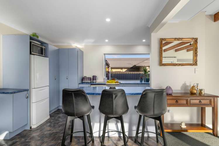 26 Newbourne Crescent Redwoodtown_2