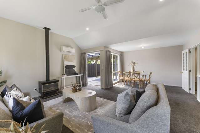 2 Delaware Crescent Russley_2