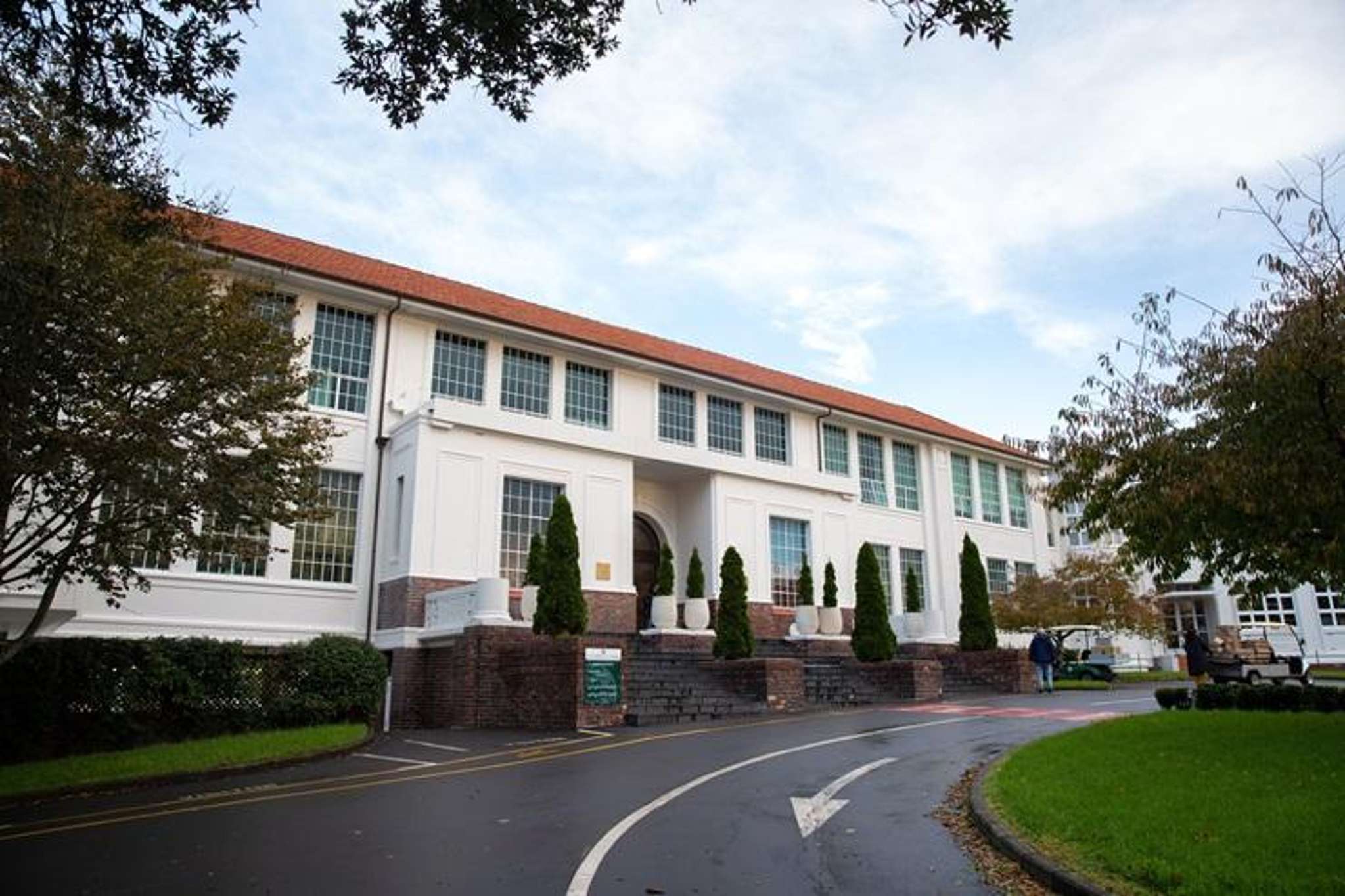 Families paying up to $800,000 more for homes in top school zones