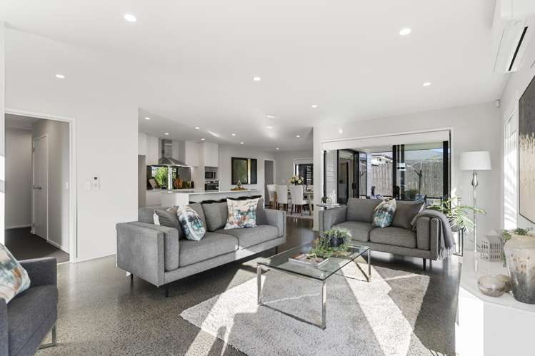 8 Opouatu Avenue Glenbrook_11