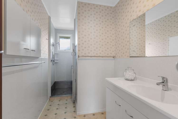 2/4 Severn Place Spotswood_20