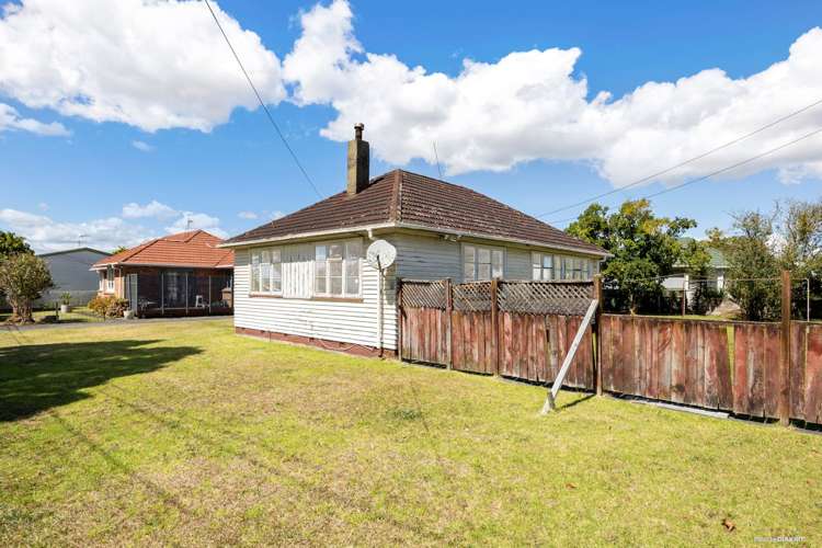 107 Point England Road Point England_9