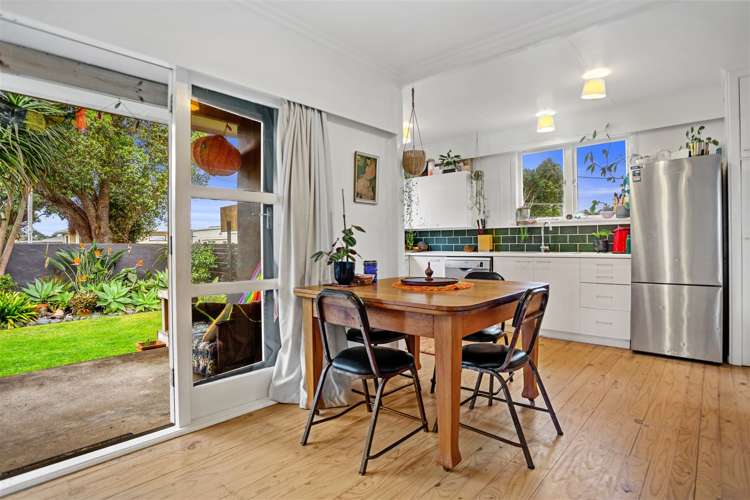 11 Roretana Drive Athenree_4