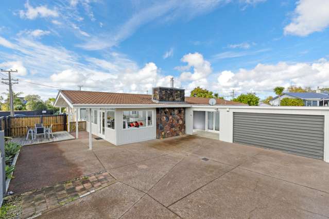 97 Tiroroa Avenue Te Atatu South_1