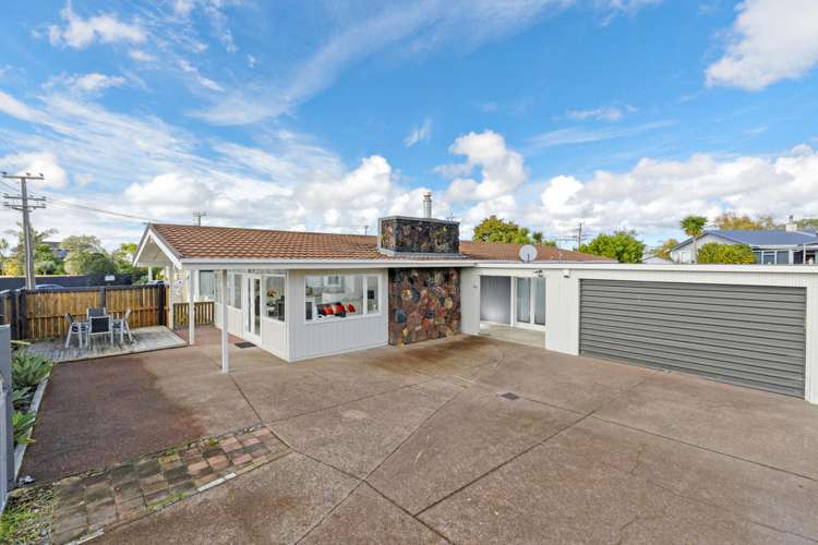 97 Tiroroa Avenue Te Atatu South_1