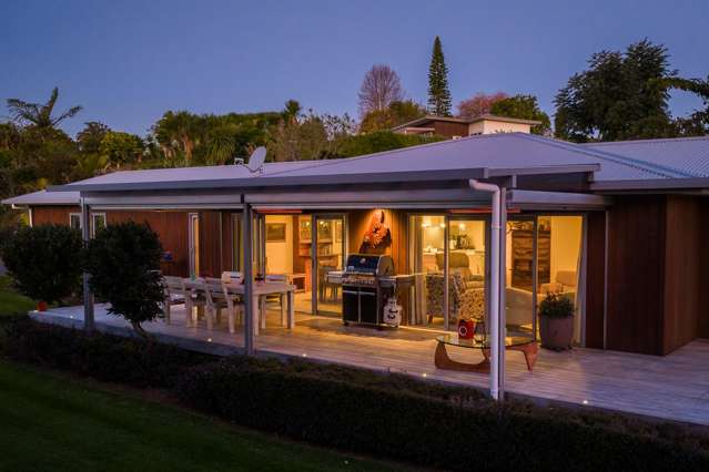 Sunny Entertainers Dream in Private Location