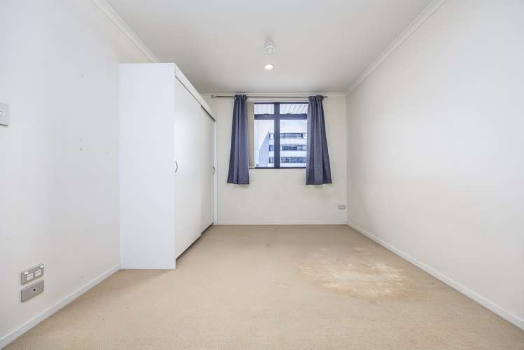 D315/176 Broadway Newmarket_5