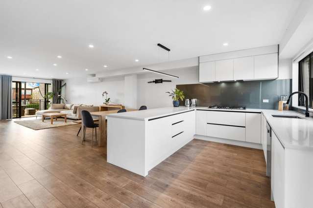 Stylish, Spacious & two Ensuites