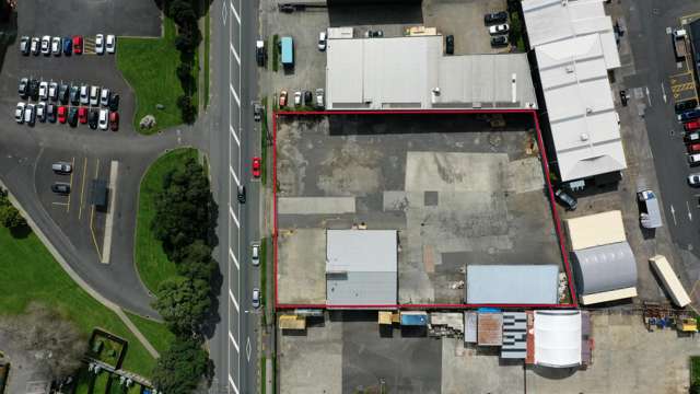 30-32 Henderson Valley Road Henderson_1